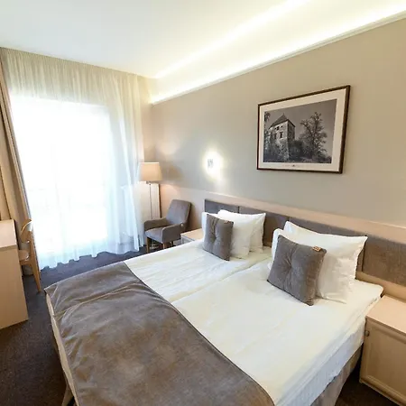 Hotel Nota Bene & Restaurant 4*