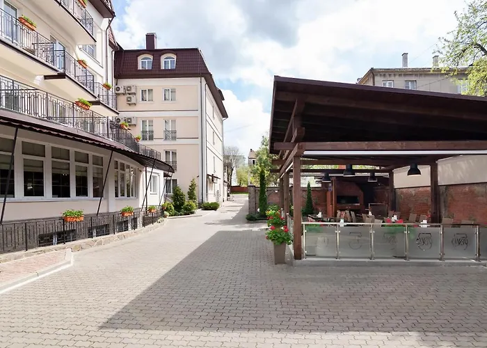 Nota Bene & Restaurant Готель 4*