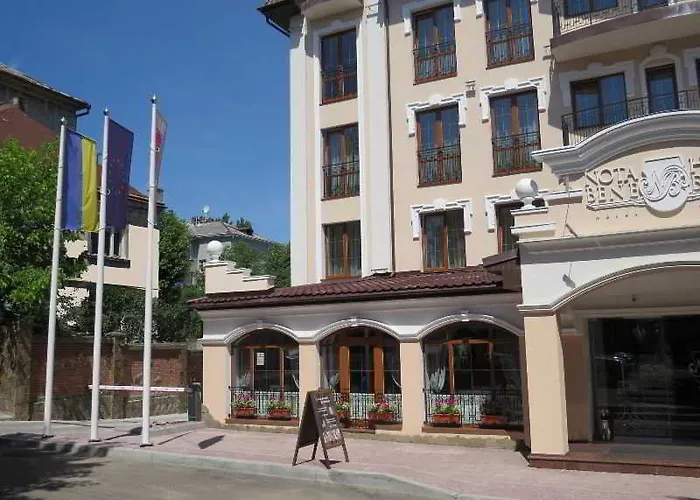 Nota Bene & Restaurant Готель 4*